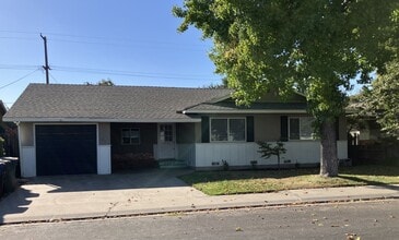 Building Photo - 2009 Reseda Ln