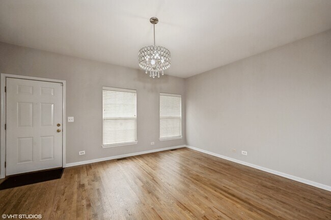 Building Photo - 3524 S Prairie Ave