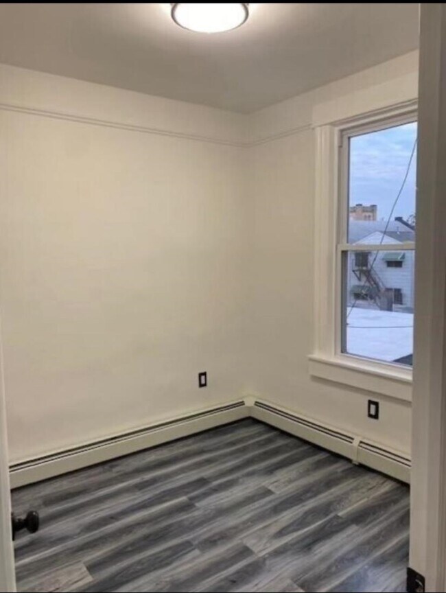 Foto del edificio - 6211 Hudson Ave