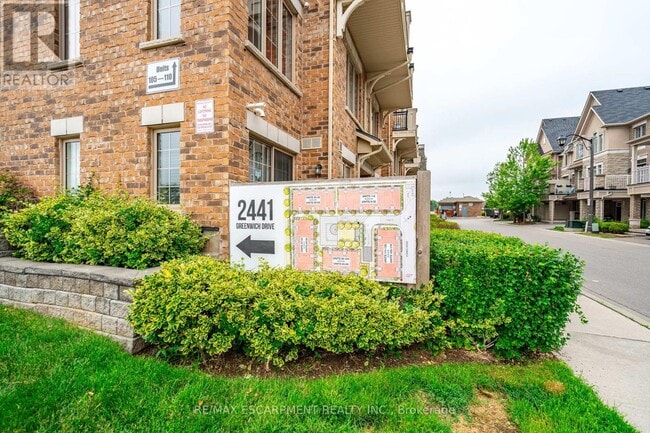 Building Photo - 2441-2441 Greenwich Dr