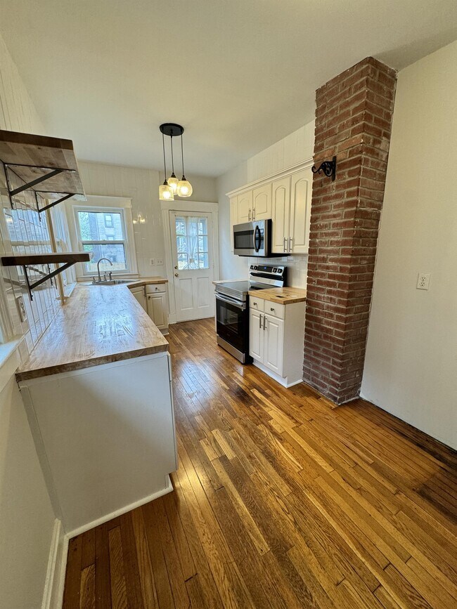 Foto del edificio - 4204 Charlotte St