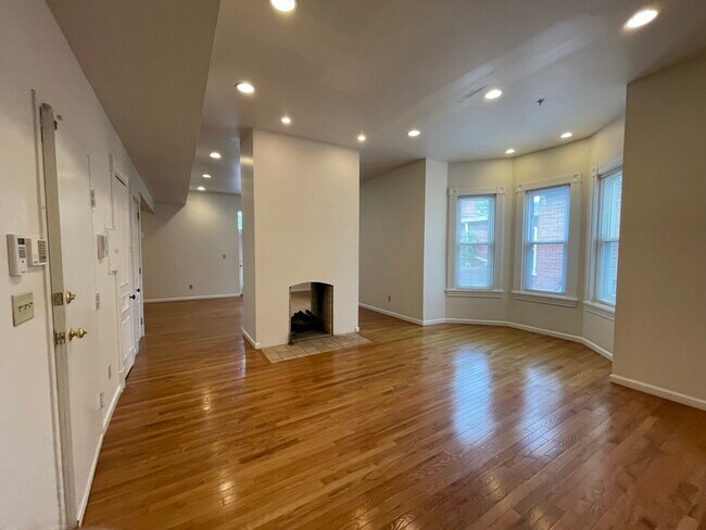 Building Photo - 413 S Highland Ave