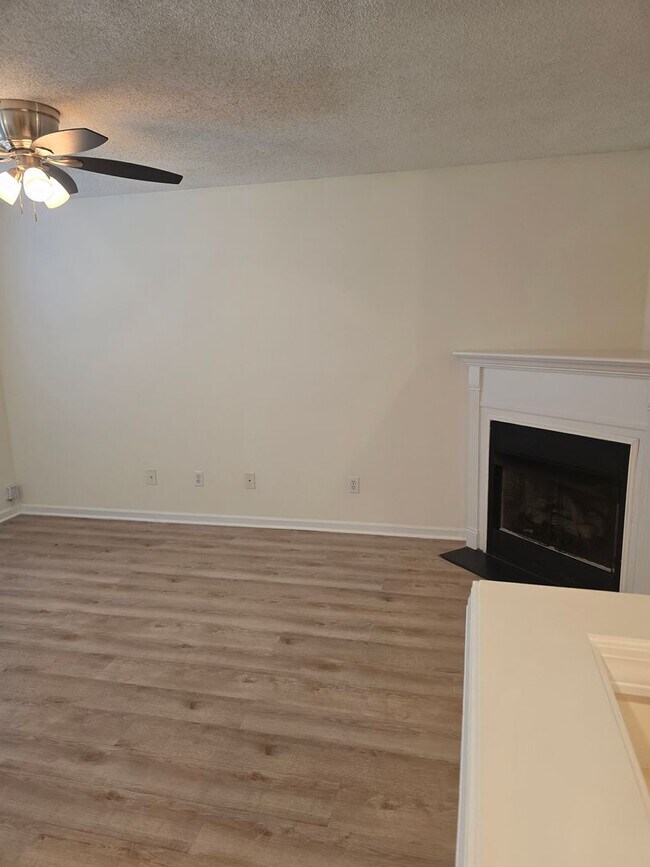 Foto del edificio - Townhome 2BR/2.5BA Located minutes from UNCC Campus!