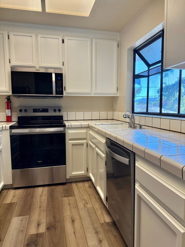 Foto del edificio - 2BD/2BA Condo in Gated Community | Private Balcony | Updated Interior - Santa Clara
