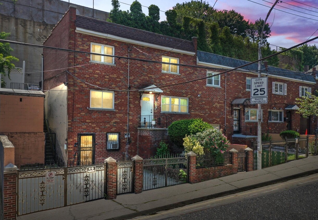 Primary Photo - 1778 Undercliff Ave