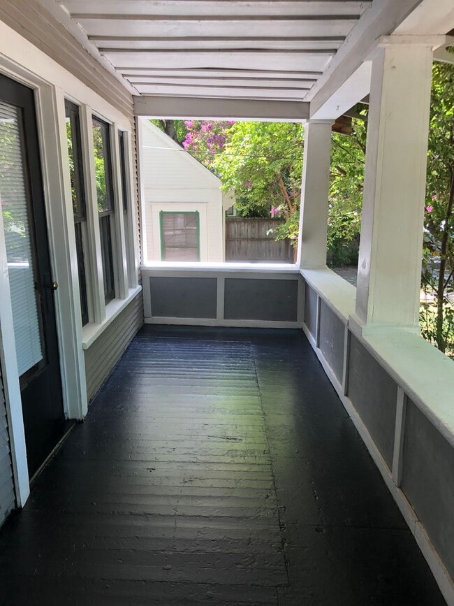 Building Photo - Charming 5 Bedroom, 2 Bathroom, Spacious T...