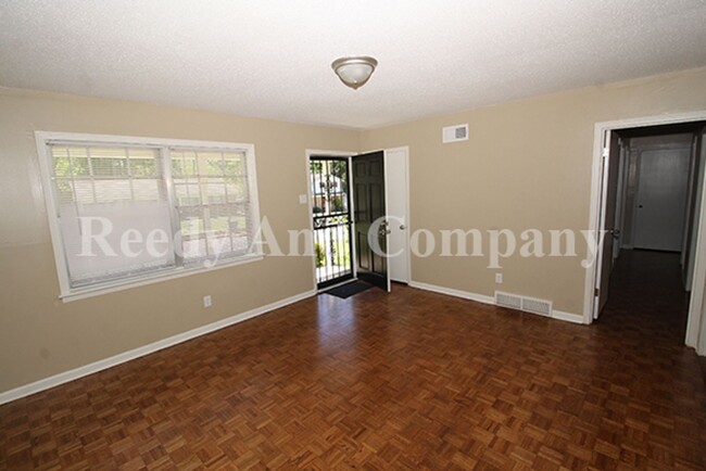 Foto del edificio - 3792 Kipling Ave