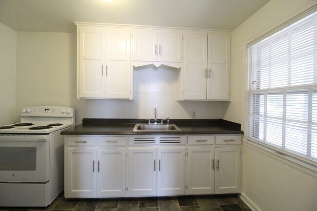 Foto del edificio - April FREE On This 1 Bedroom 1 Bath Duplex in Navy Hill Area in Olathe