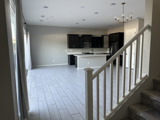 Building Photo - 162 E Markwood Dr