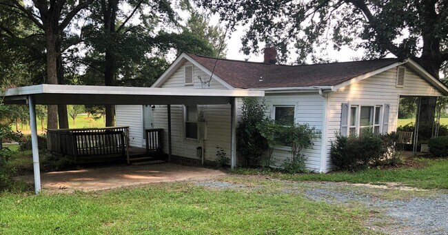 Building Photo - 2200 Waxhaw Indian Trail Rd