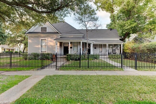 Foto del edificio - 303 E 15th St