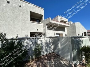 Building Photo - 850 S River Dr