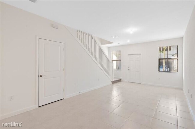 Foto del edificio - 3 br, 2.5 bath Townhome - 520 SW 19th Ter