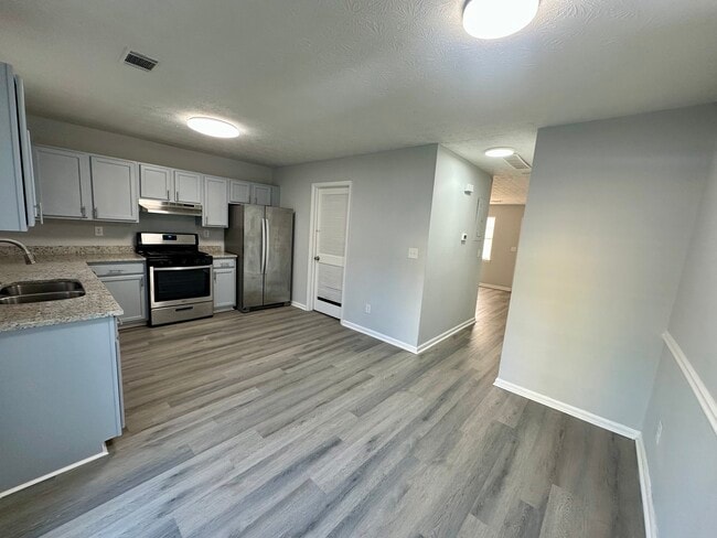 Building Photo - 1749 Hunting Creek Dr SE