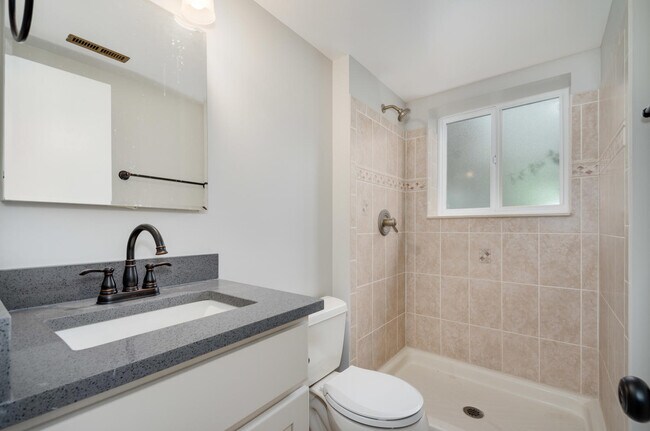 Foto del edificio - 7305 S Webster St