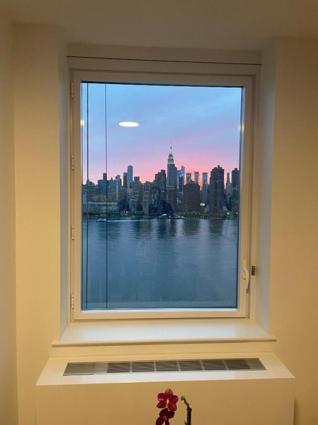 Foto del edificio - 2 bedroom in LONG ISLAND CITY NY 11101