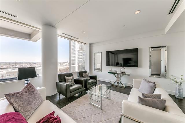 Foto del edificio - 2408 Victory Park Ln