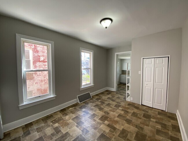 Foto del edificio - 324 W Cottage Pl