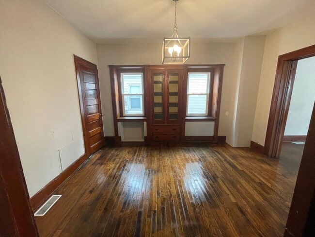 Building Photo - 1437 W 85th St