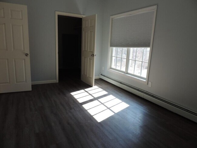 Building Photo - 93 Brentwood Rd