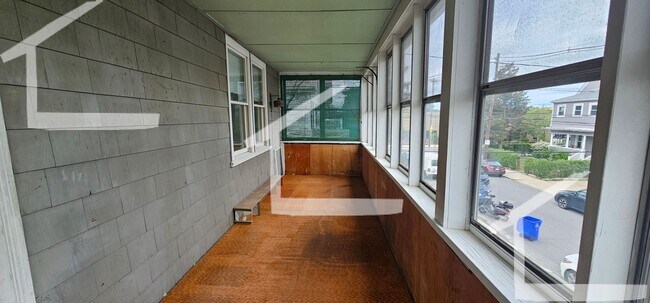 Building Photo - Nice and affordable 4 bed 1 bath available...