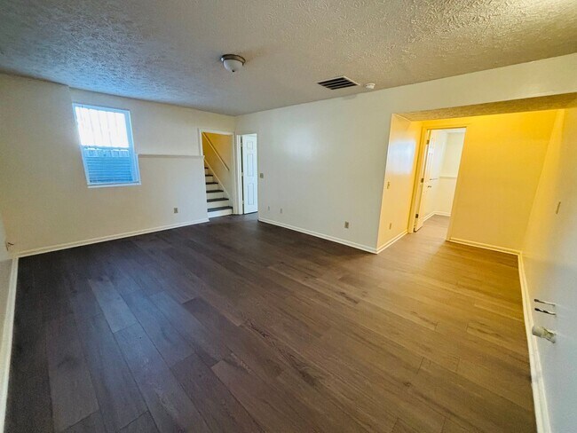 Foto del edificio - 310 Wakeman Ct NE