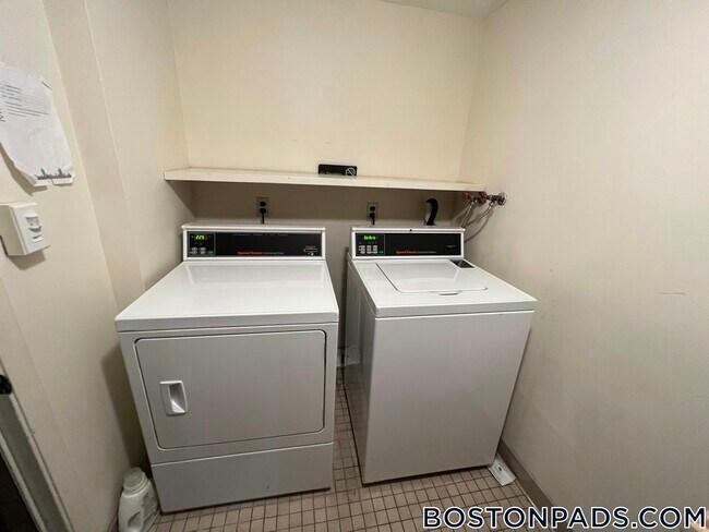 Foto del edificio - 385 Massachusetts Ave