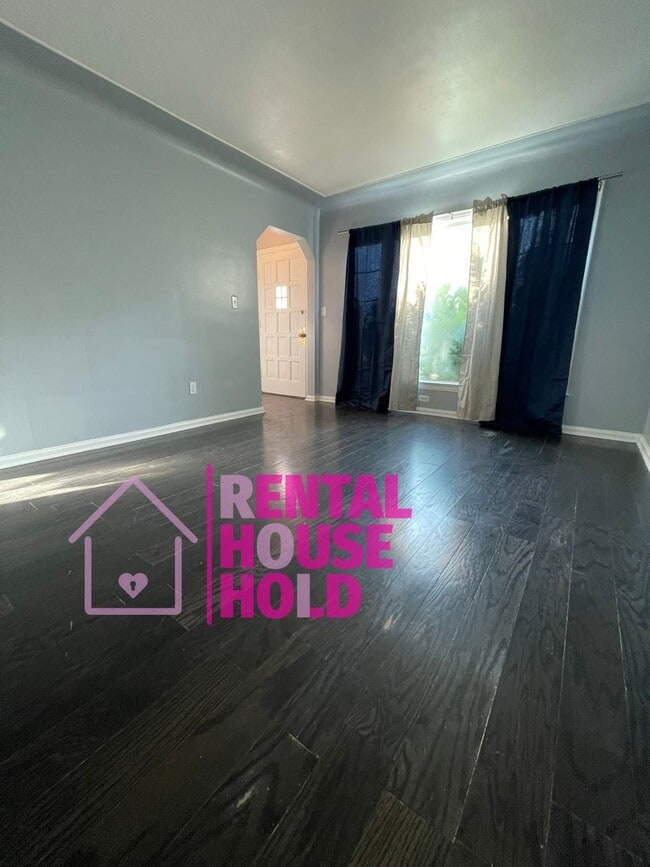 Building Photo - Cozy 3-Bedroom Bungalow for Rent: A Perfec...