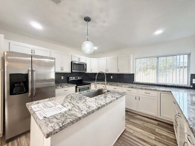 Building Photo - 4010 W Cholla St