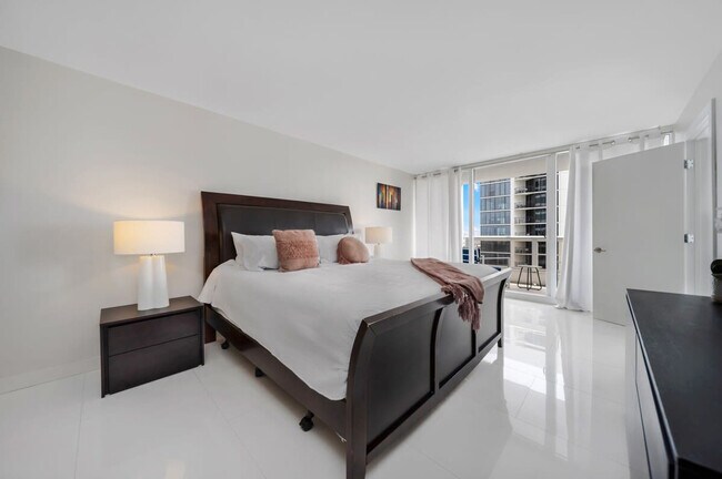 Foto del edificio - 1717 N Bayshore Dr