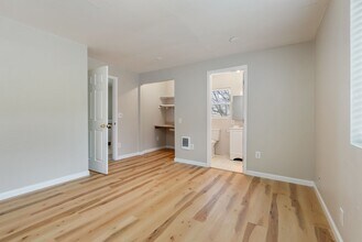 Building Photo - 6028 NE Ainsworth St