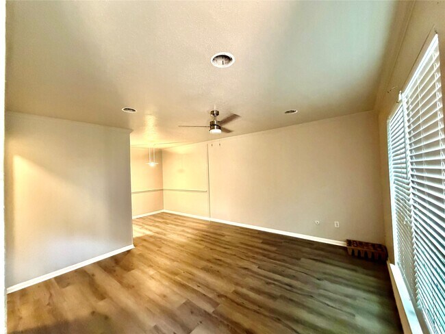 Foto del edificio - 8801 Hammerly Blvd