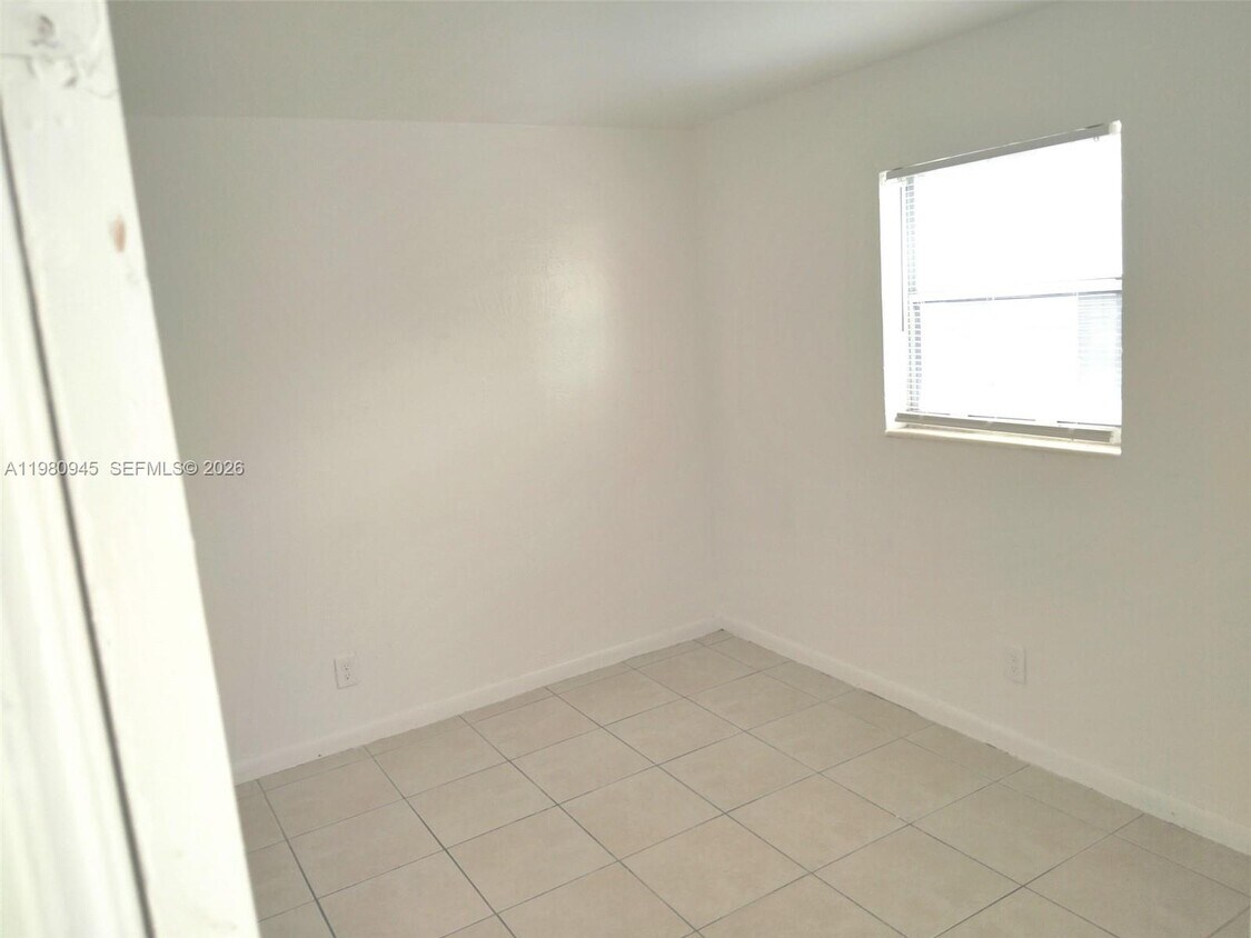 Foto del edificio - 519 NW 8th Ave