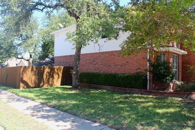 Building Photo - 1600 Shady Creek Trail