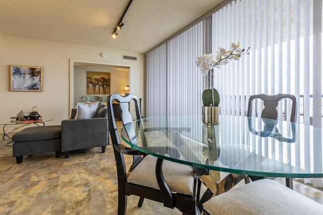 Foto del edificio - 700 E 9th St