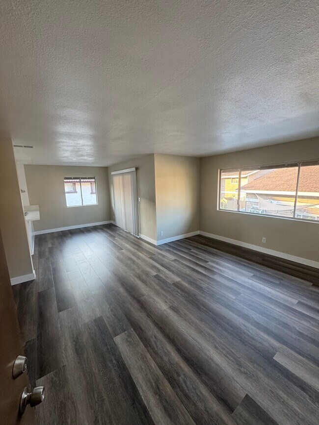 Foto del edificio - 2155 Canyon Dr