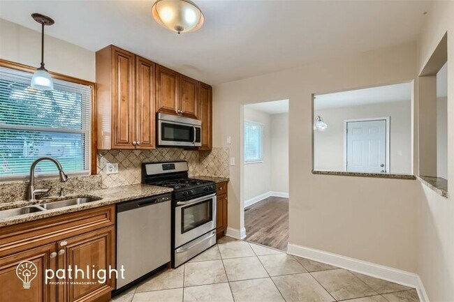 Building Photo - 240 Illinois Boulevard, Hoffman Estates, I...