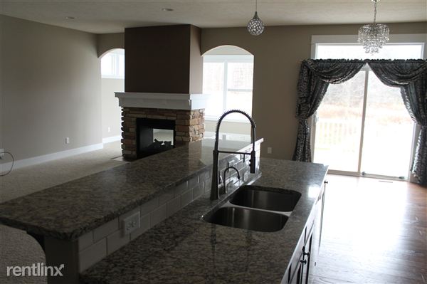 Building Photo - 7922 Black Cherry Way SE