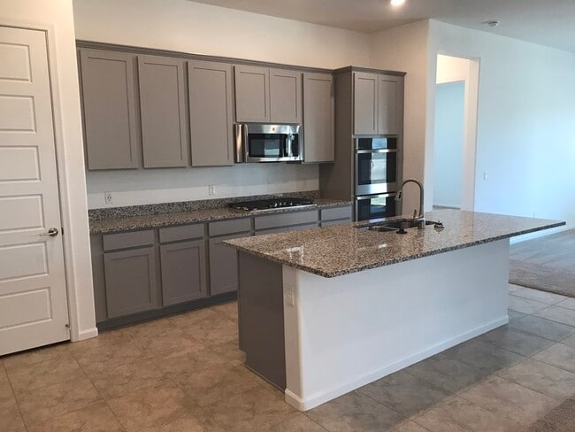 Foto del edificio - 10918 W Yates Ln