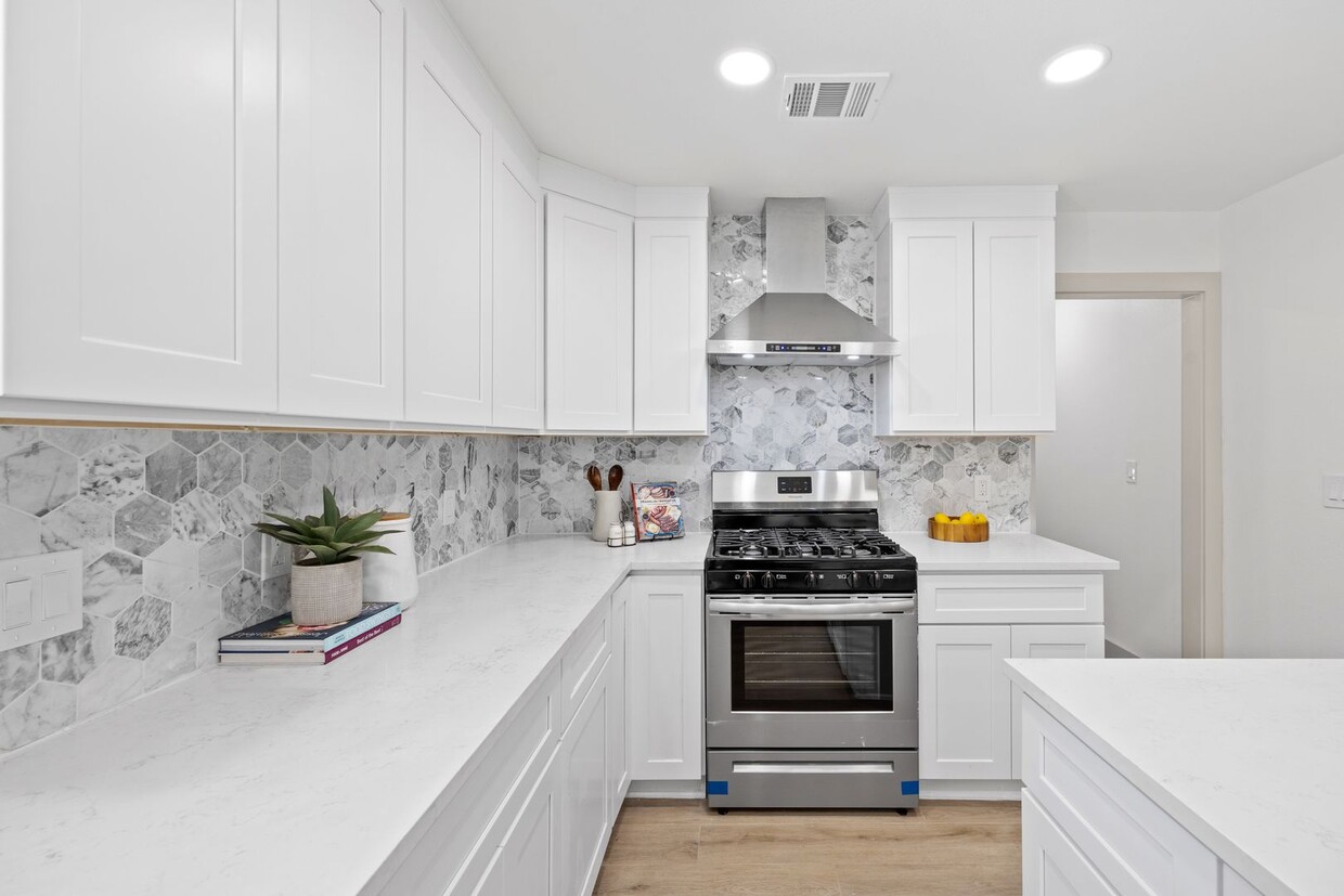 Primary Photo - Incredibly Remodeled 4-Bedroom Home In Eas...