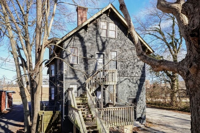 Building Photo - 165 Horner St