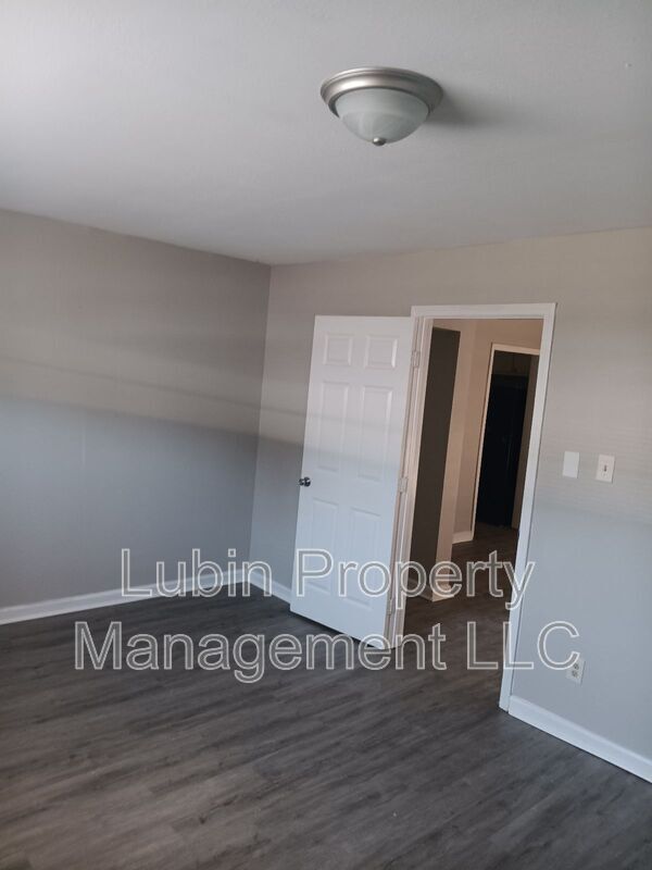 Building Photo - 1744 N Graham St