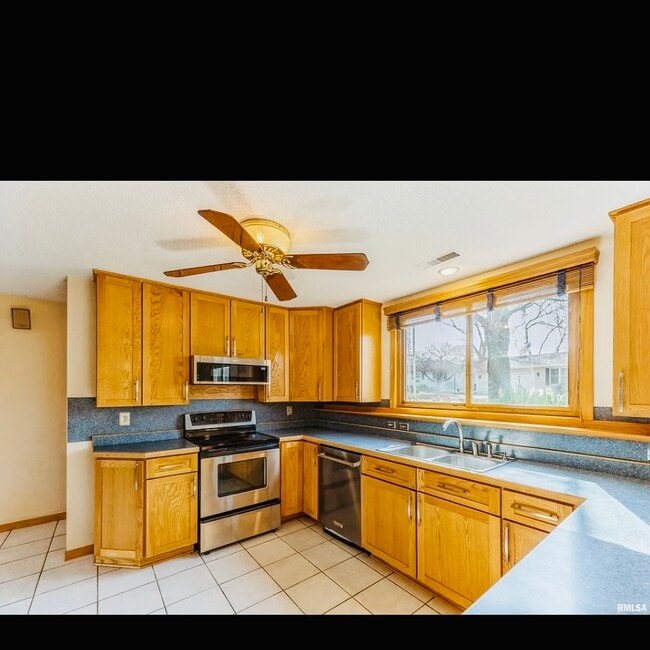 Building Photo - 4204 Warren St