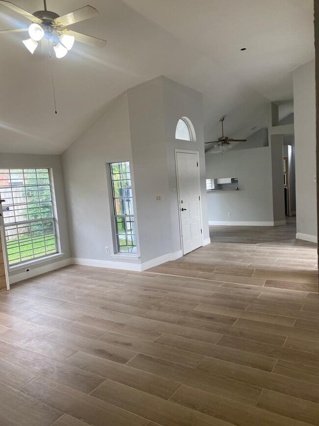 Foto del edificio - 9339 Stonecreek Ln