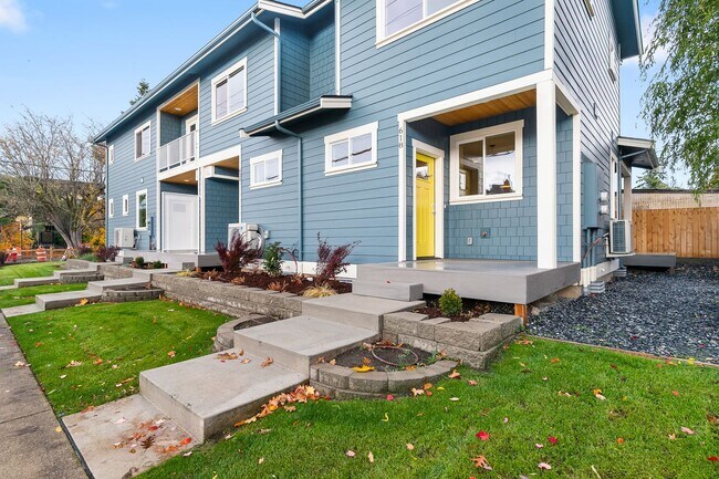 Foto del edificio - Halleck Townhomes Triplex