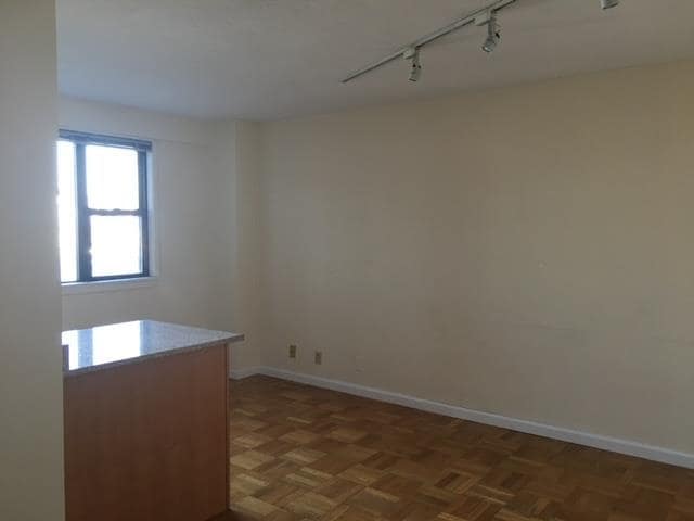 Building Photo - 6515 Boulevard E