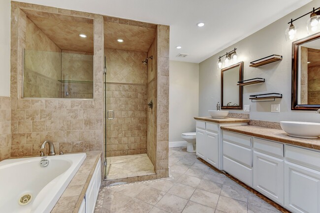 Building Photo - 2602 Turtle Creek Dr