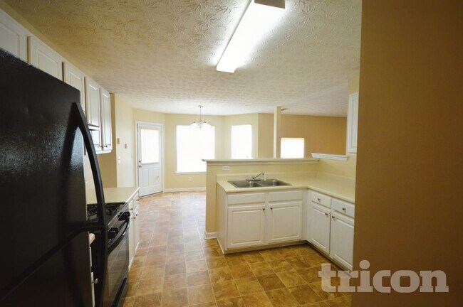 Building Photo - 45 Creekview Blvd