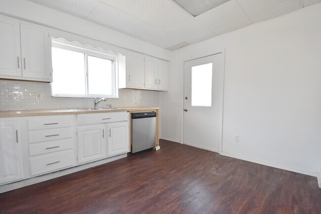 Foto del edificio - 4229 Haldane St