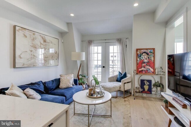 Building Photo - 1011 18th St NE